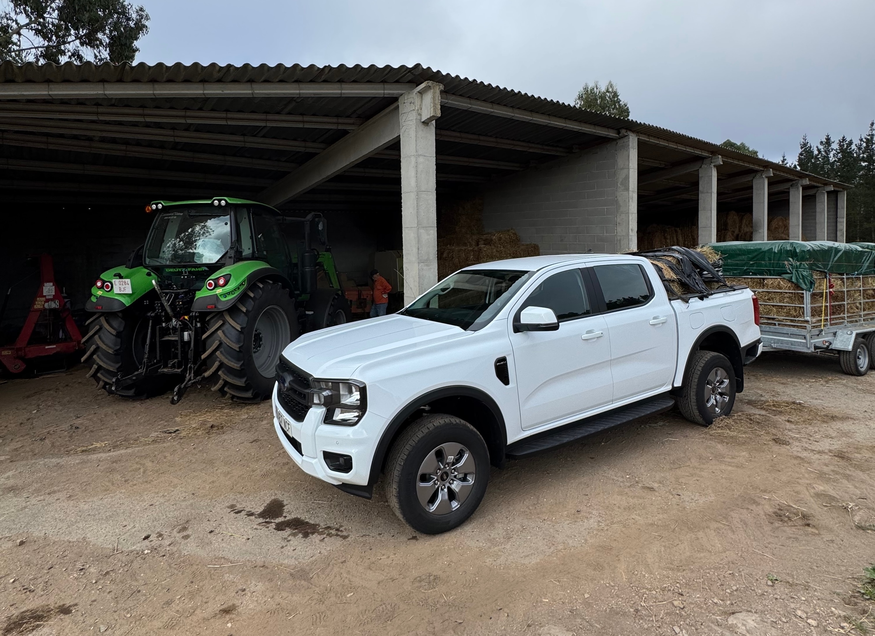 Laura's Ranger PHEV loaded up and ready to go. License valid for earned editorial, press releases, press kits. All non-broadcast digital and online media Region: Global. This content is solely for editorial use and for providing individual users with information. Any storage in databases, or any distribution to third parties within the scope of commercial use, or for commercial use is permitted with written consent from Ford in Europe GmbH only.